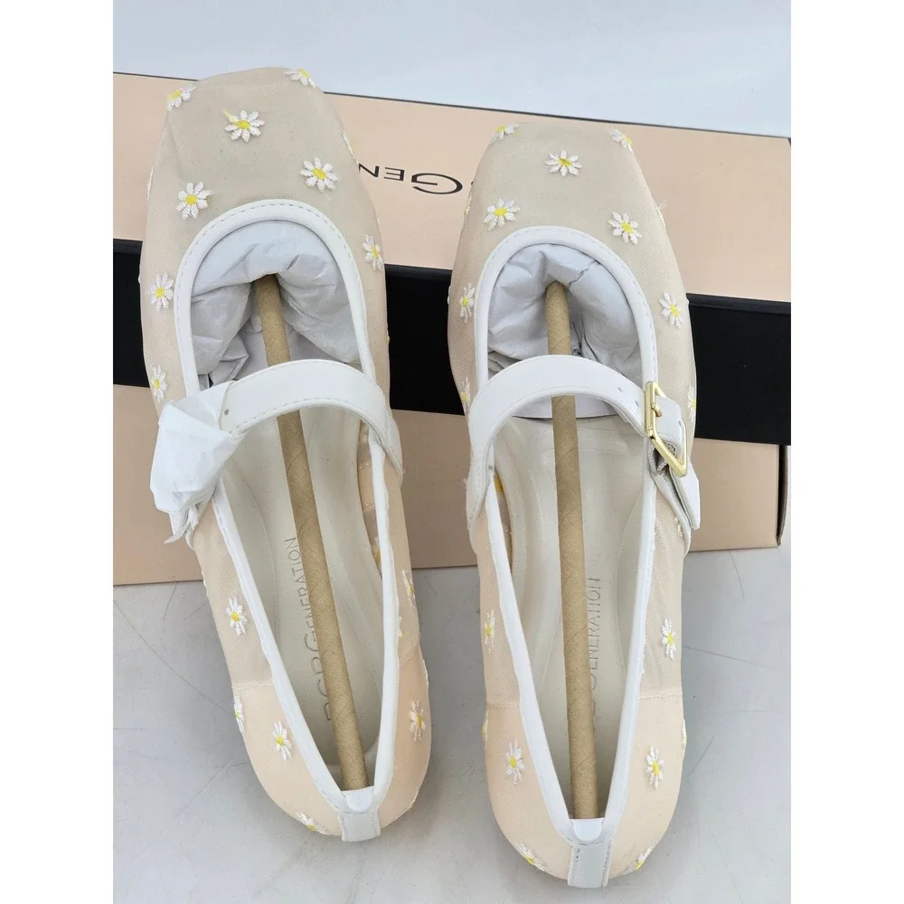 BCBGeneration Harpin Mary Jane Flats Womens Size 5 White Daisy Mesh - NEW